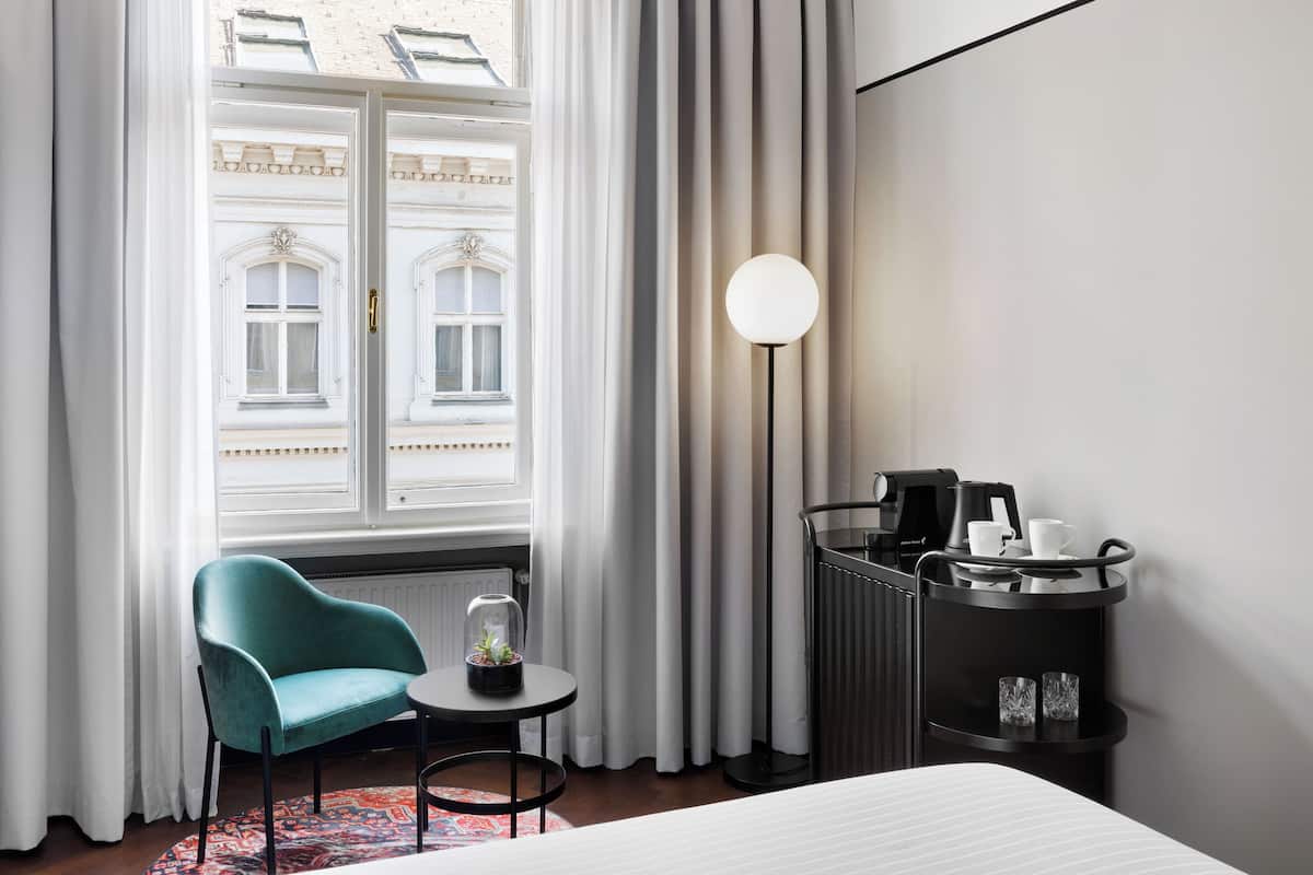 เครื่องนอนป้องกันสารก่อภูมิแพ้, มินิบาร์, ตู้นิรภัยในห้องพัก