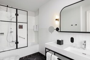 Junior Suite, 1 King Bed | Bathroom | Hair dryer, towels, soap, shampoo - Hotel Astoria Vienna, Curio Collection by Hilton (Vienna)