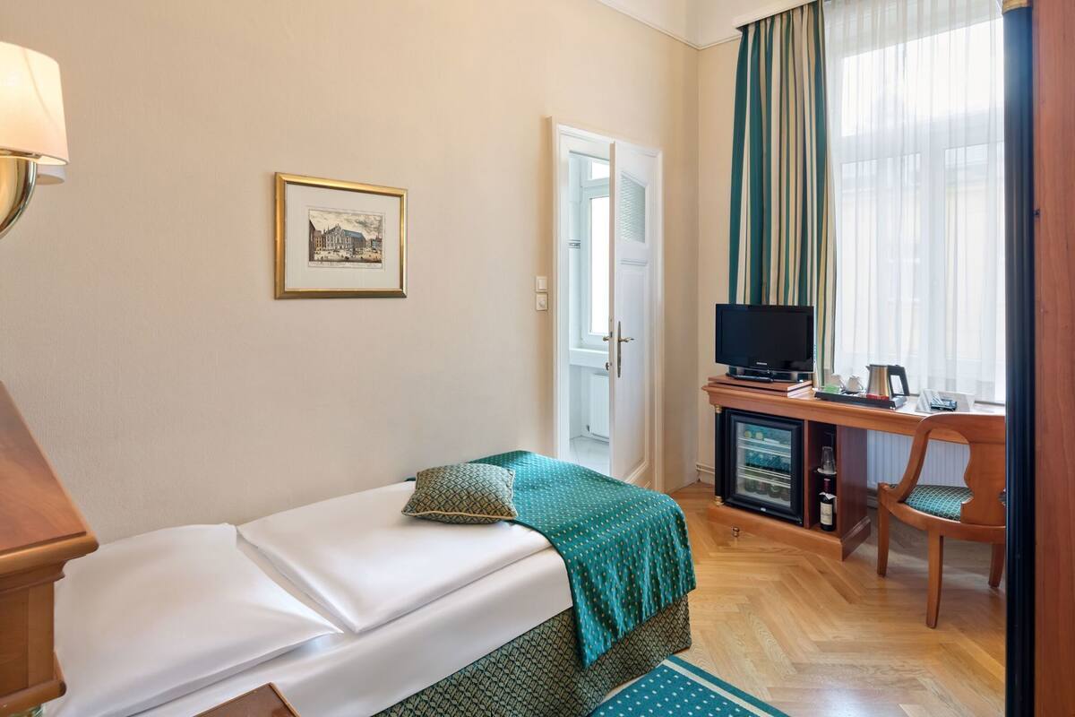 Hypo-allergenic bedding available, minibar, in-room safe, soundproofing
