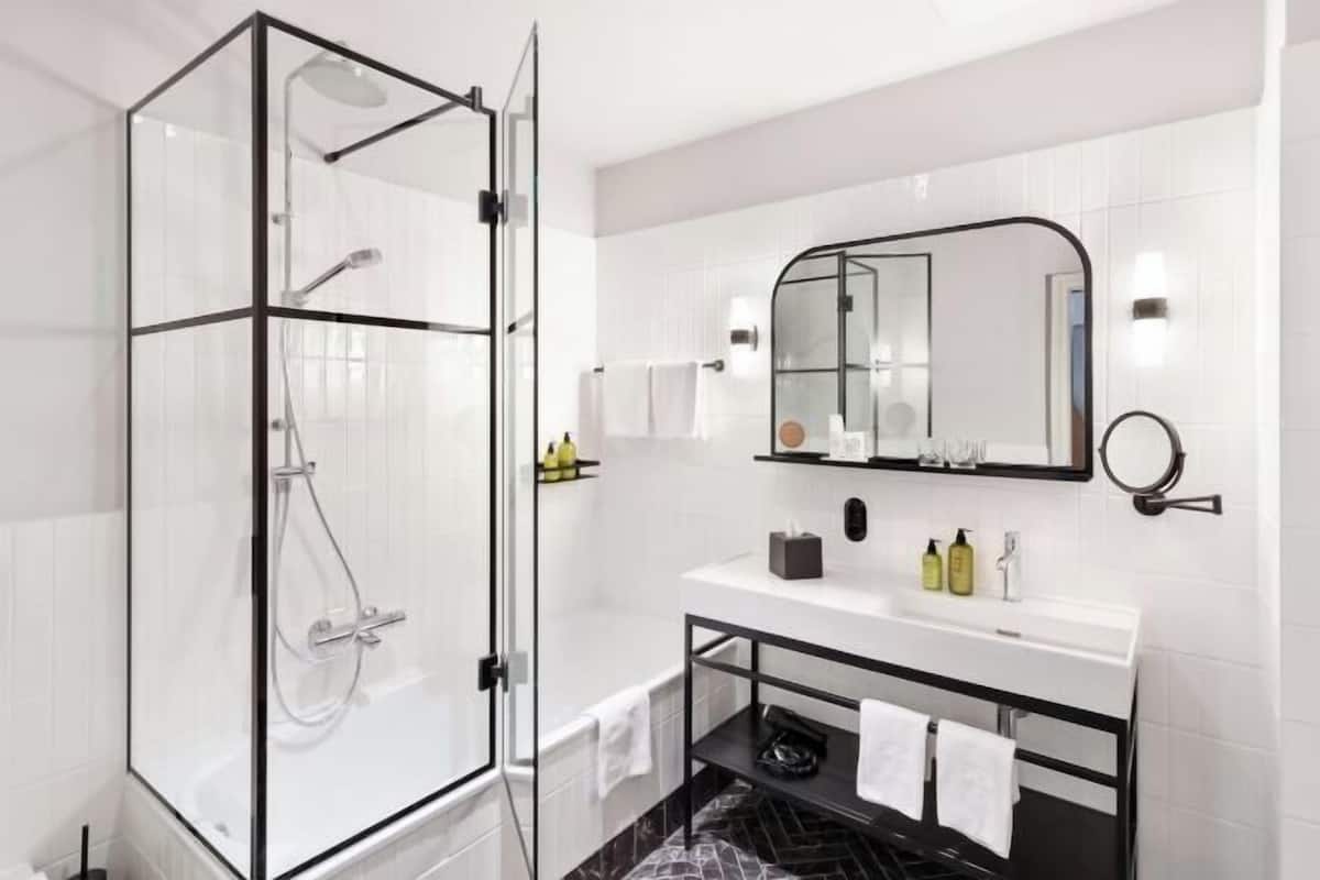 Bathroom | Hair dryer, towels, soap, shampoo