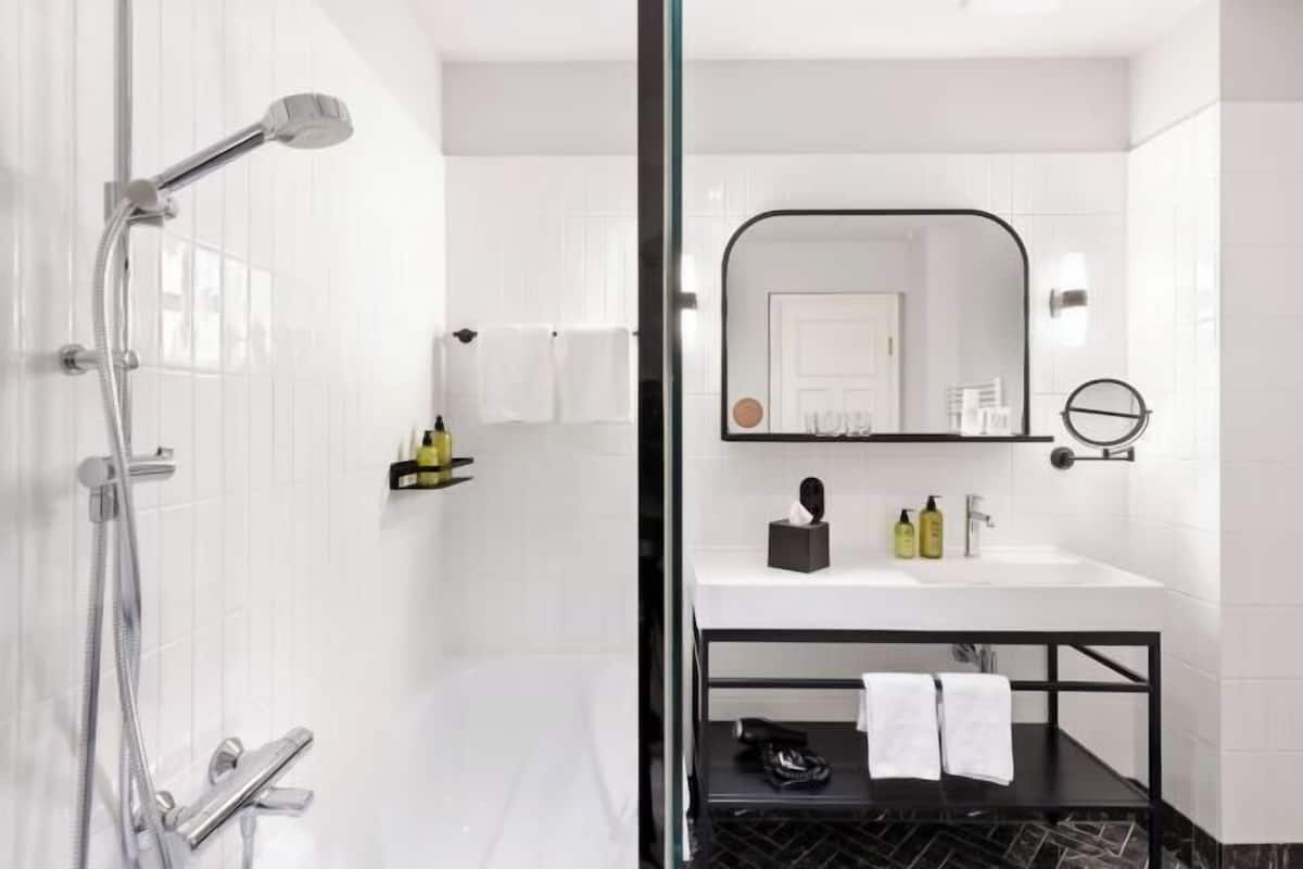 ห้องน้ำ | ไดร์เป่าผม, ผ้าเช็ดตัว, สบู่, ยาสระผม