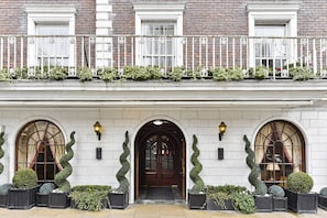 Unclassified image, 4 of 38, button - Park Lane Mews Hotel (London)