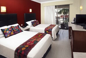 Zimmersafe, Schreibtisch, laptopgeeigneter Arbeitsplatz