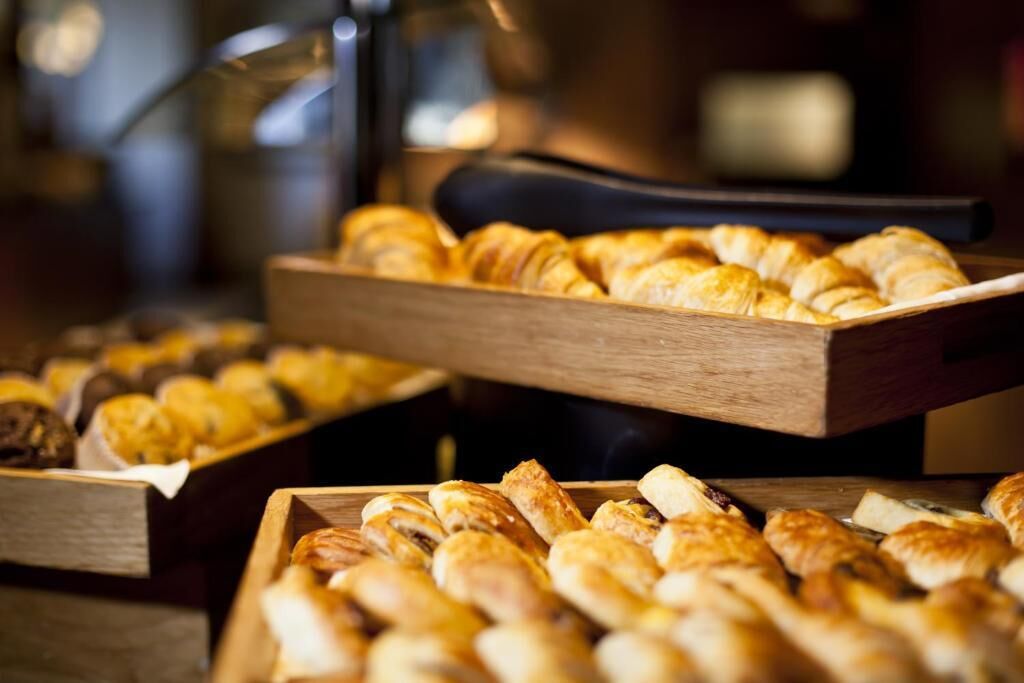 Daily buffet breakfast for a fee