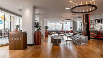 Breakfast, lunch, dinner served; British cuisine