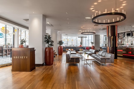 Frühstück, Mittagessen und Abendessen. Hilton London Olympia