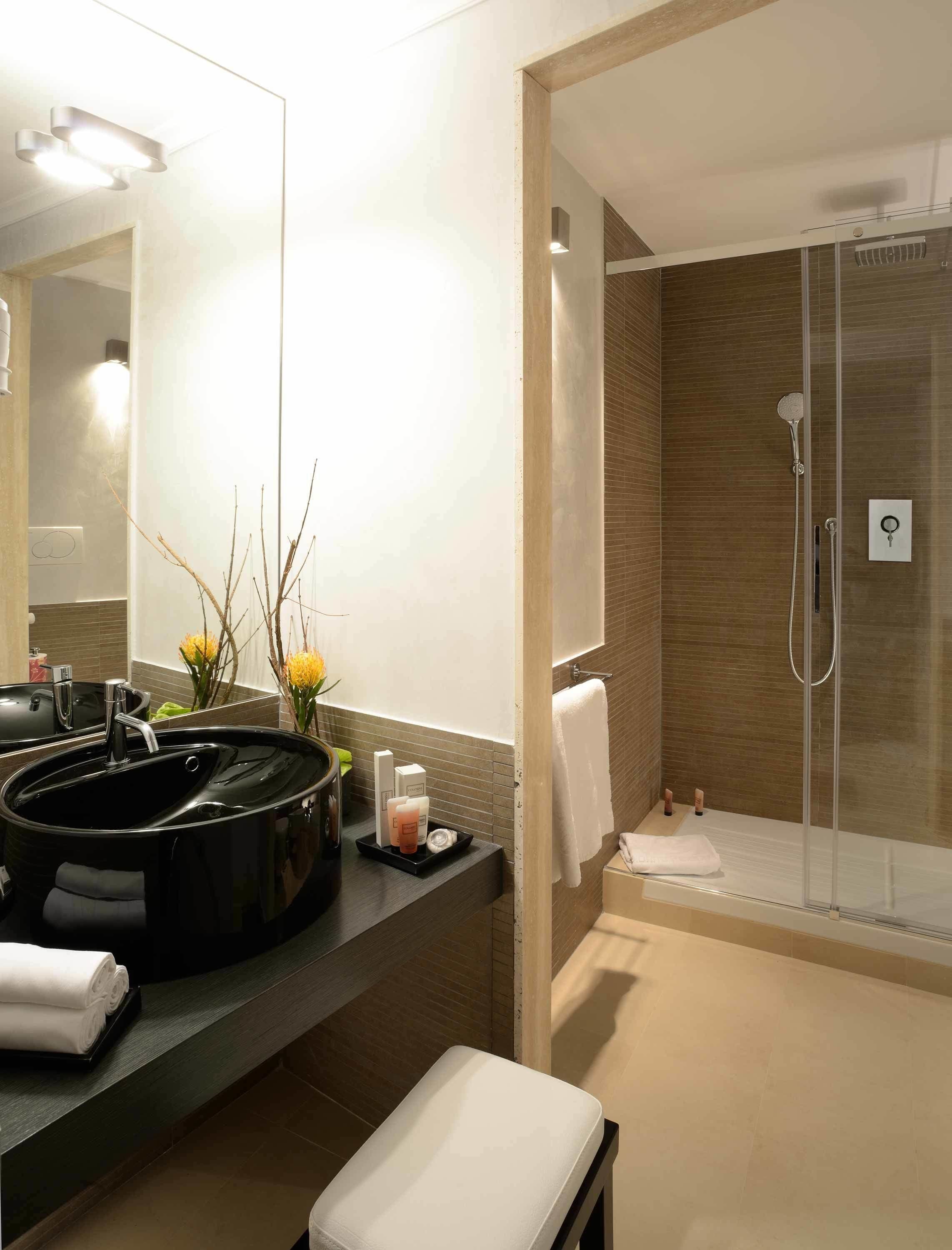 suite colonna bi-level | living area | flat-screen tv