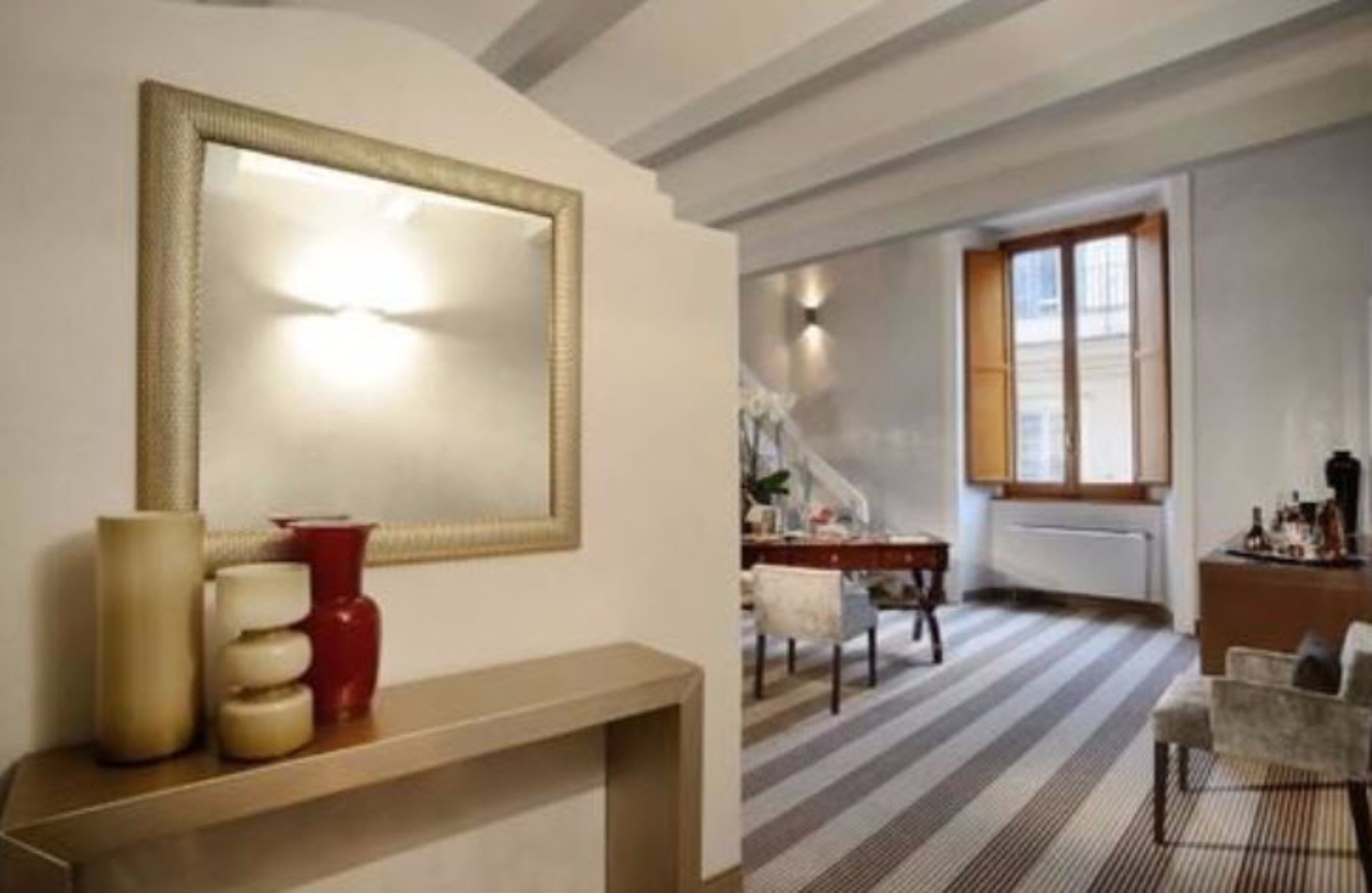 suite colonna bi-level | living area | flat-screen tv