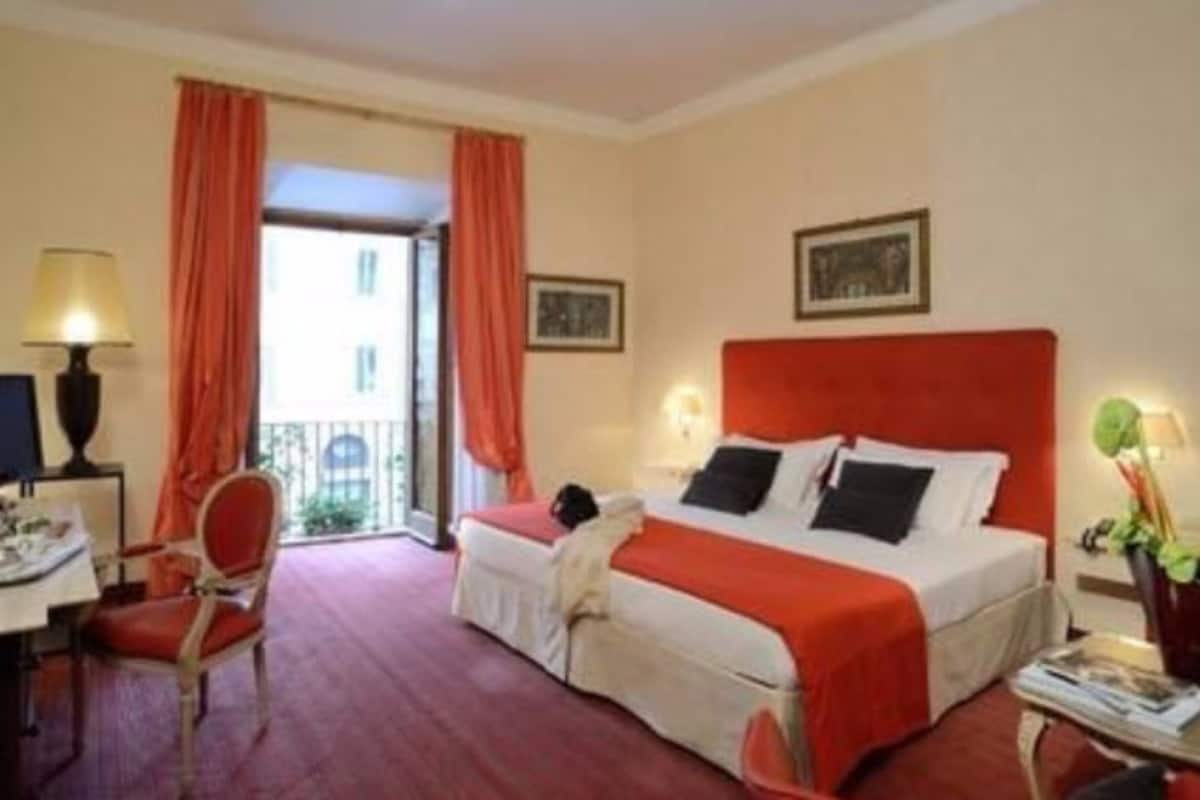 Deluxe Double or Twin Room | Minibar, in-room safe, desk, blackout drapes