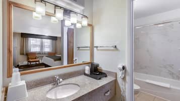 Standard Room, 1 King Bed, Non Smoking, Refrigerator & Microwave | Bathroom