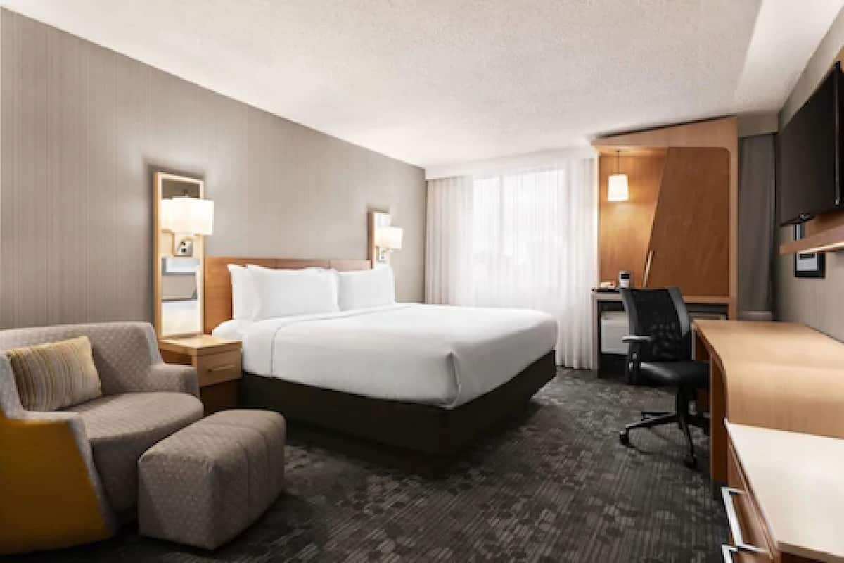 Desk, laptop workspace, iron/ironing board, free cribs/infant beds