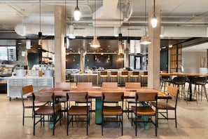 Bar (trong khuôn viên)