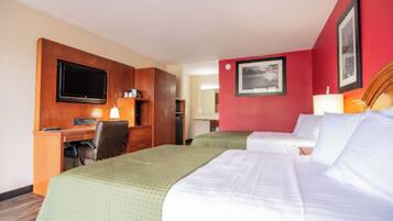 Escritorio, tabla de planchar con plancha, wifi gratis y ropa de cama