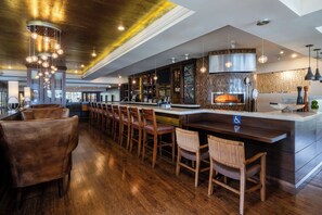2 restaurants; breakfast, lunch and dinner served  - Holiday Inn Resort Bar Harbor - Acadia Natl Park by IHG (Bar Harbor)