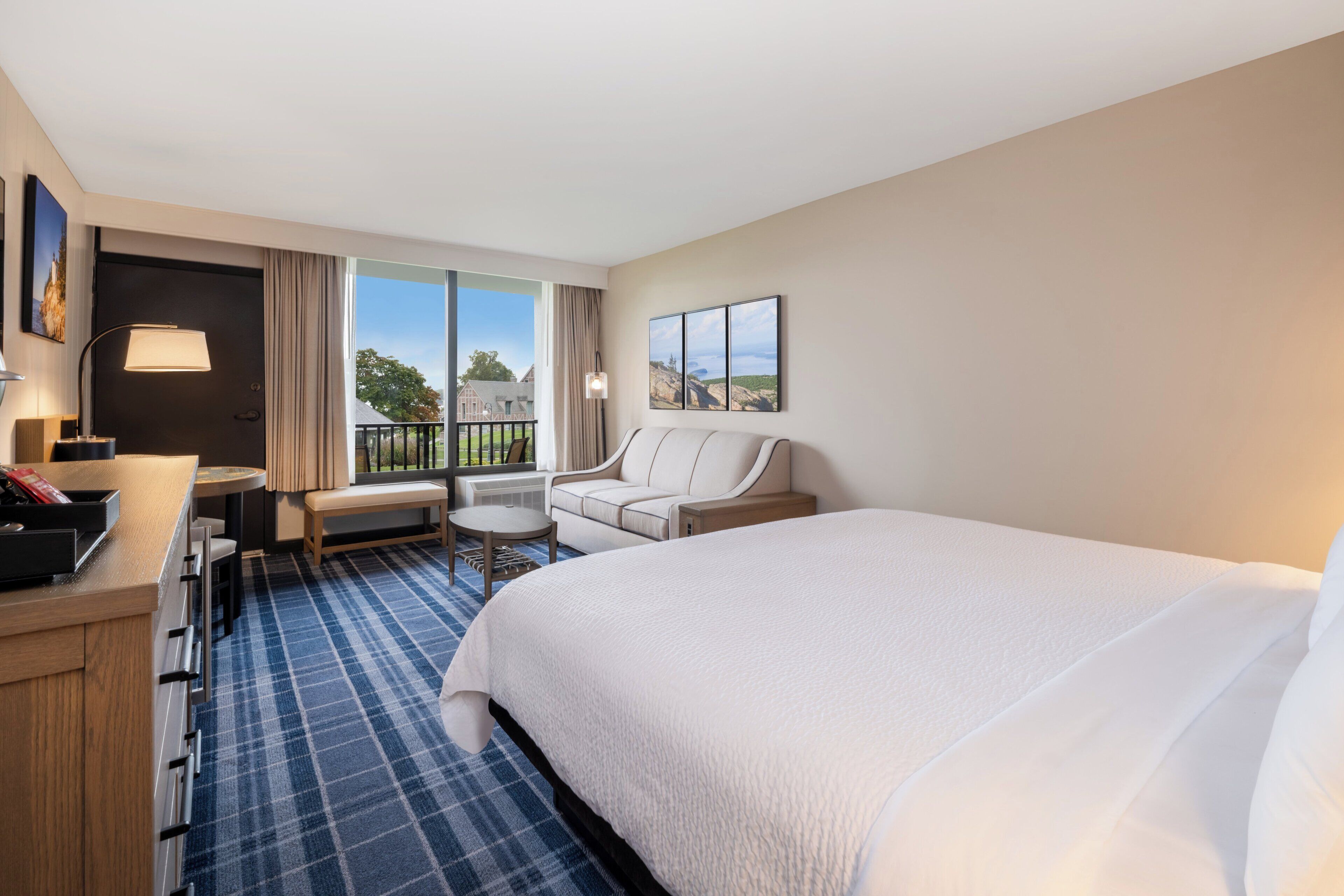 Habitació prèmium, 1 llit de matrimoni gran i sofà llit, primera línia de mar | Caixa forta a l'habitació, escriptori i planxa i posts de planxar 