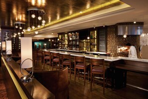 2 restaurants, breakfast, lunch, dinner served; American cuisine