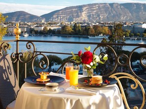 Daily buffet breakfast for a fee - Le Richemond (Geneva)