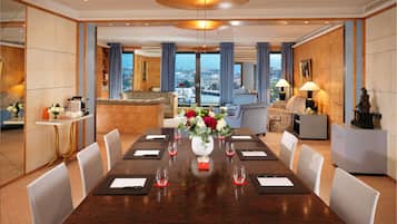 Suite (Armleder) | Literie de qualité supérieure, minibar, coffres-forts dans les chambres