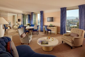 Suite (Ambassador) | Ropa de cama de alta calidad y minibar 