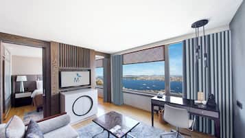Bosphorus Suite, Lounge Access | Minibar y caja de seguridad en la habitación
