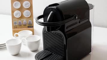 Kopi dan/atau alat penyeduh kopi