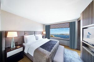 Bosphorus Suite, Lounge Access | Minibar, in-room safe, laptop workspace, blackout drapes