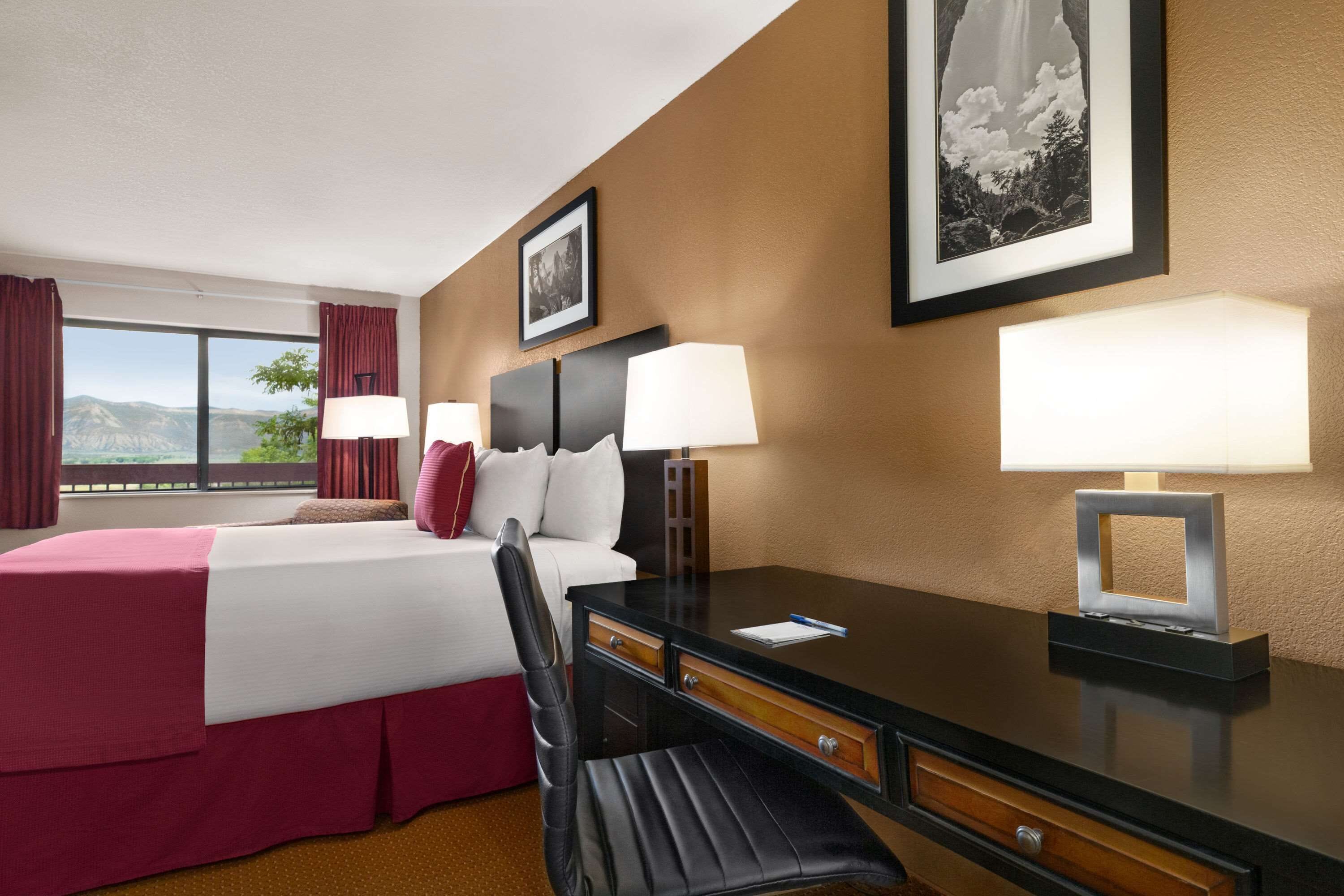 individually decorated, individually furnished, desk, laptop workspace