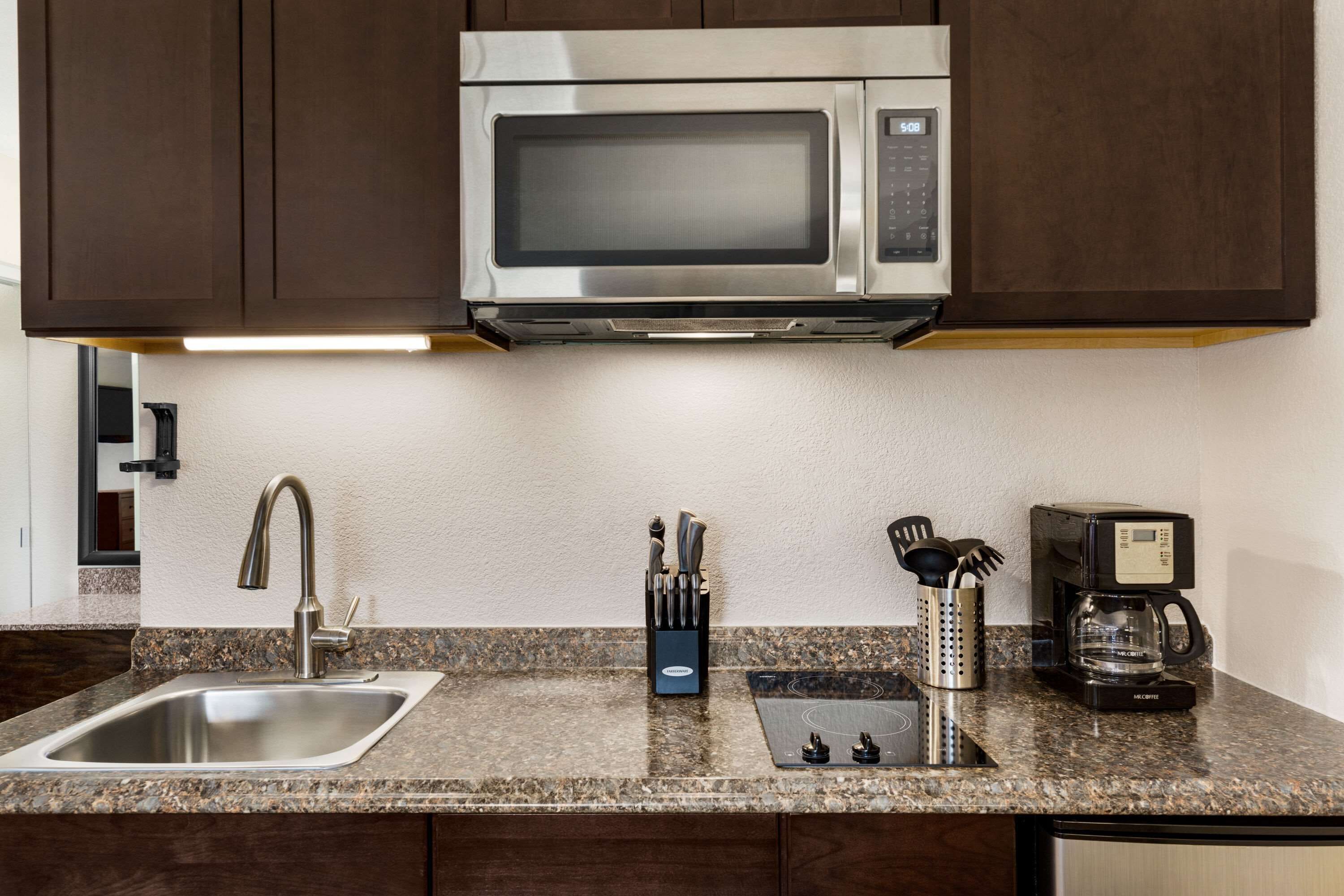 individually decorated, individually furnished, desk, laptop workspace