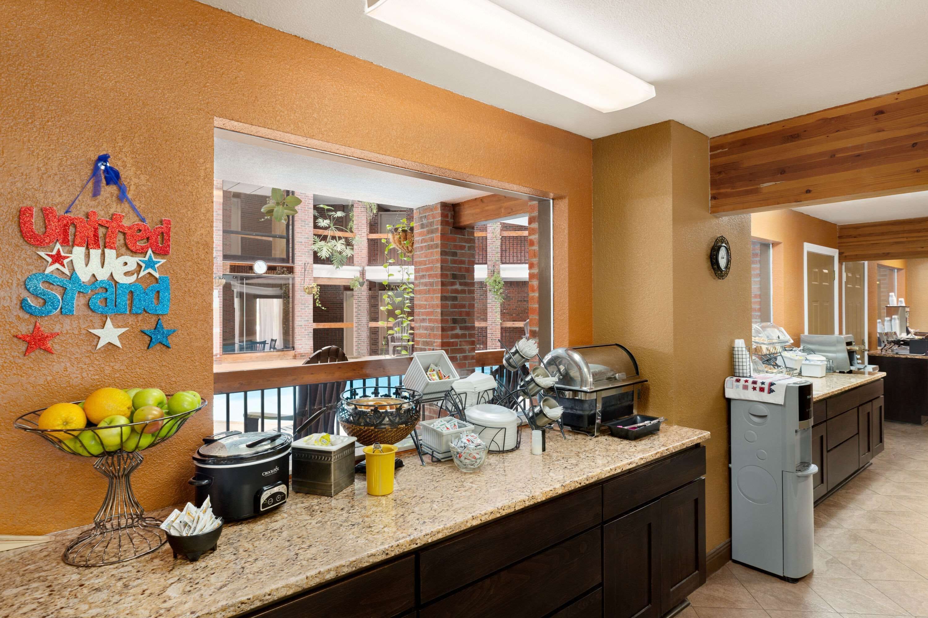 free daily continental breakfast