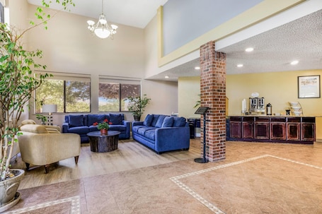 Lobby. Baymont by Wyndham Cortez