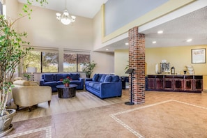 Lobby - Baymont by Wyndham Cortez (Cortez)