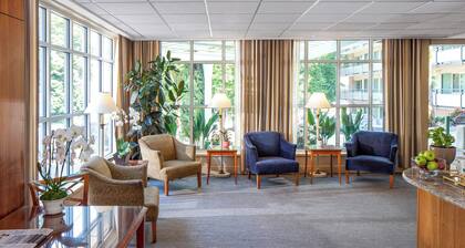 Park Lane Suites and Inn