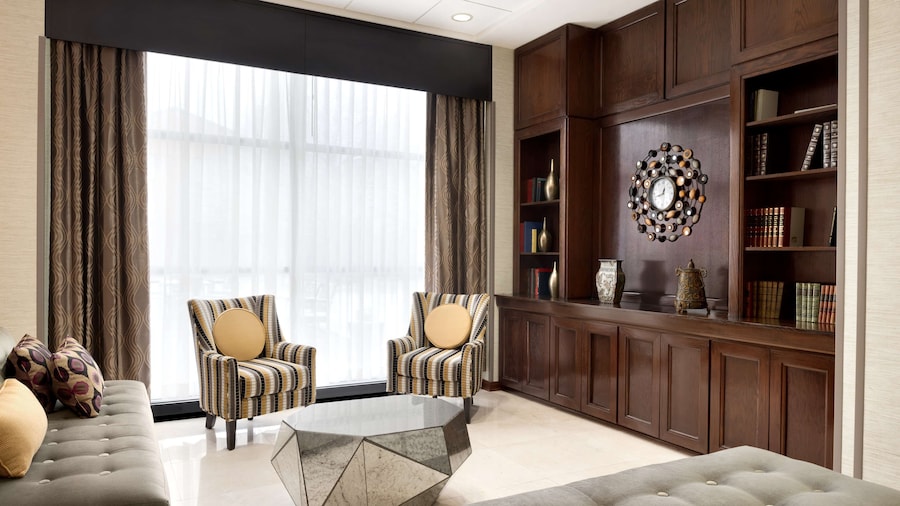 DoubleTree by Hilton Milwaukee - Brookfield