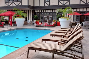 Seasonal outdoor pool, open 10:00 AM to 10:00 PM, free pool cabanas