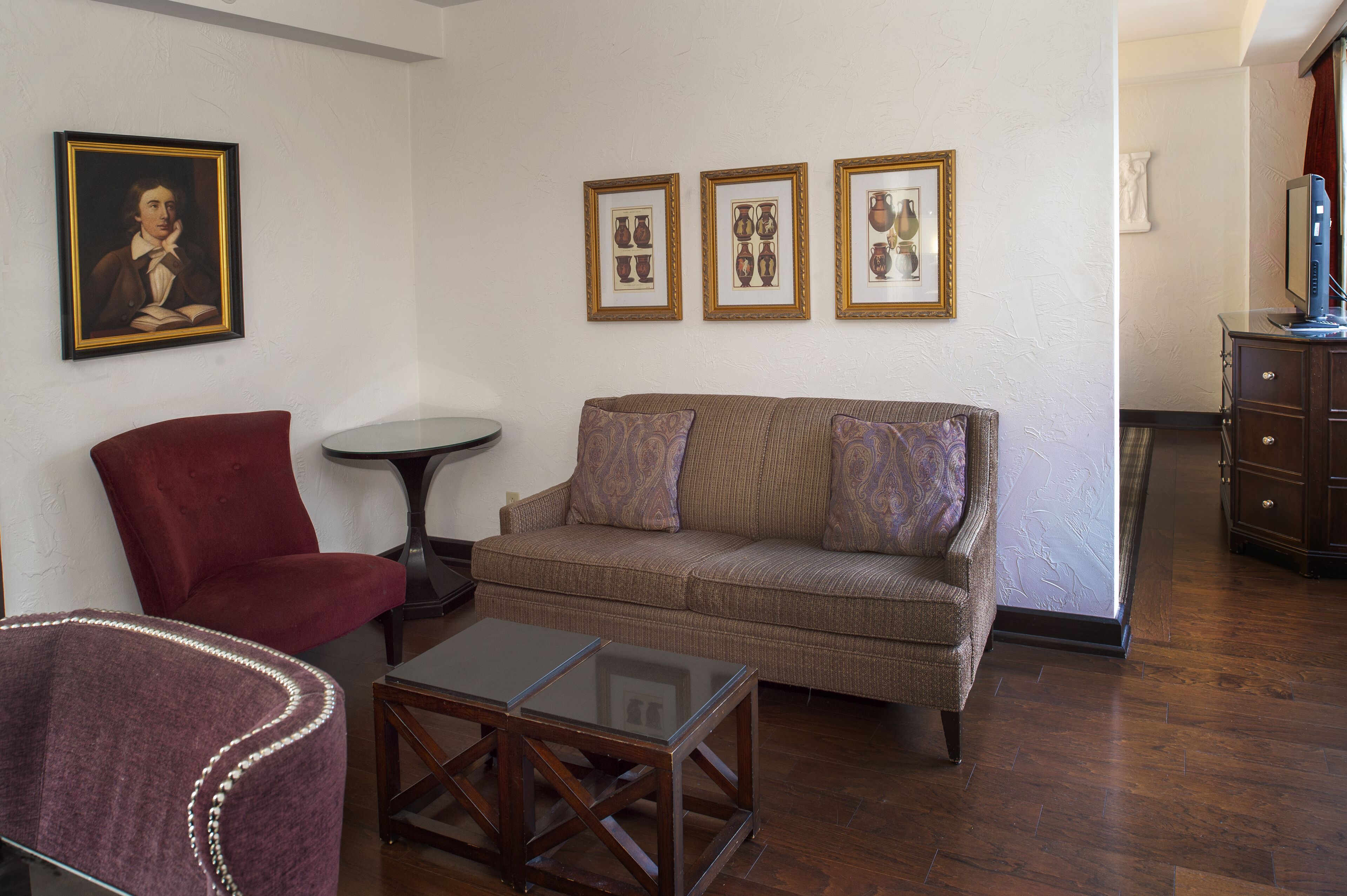 junior suite, 1 king bed | living area | 55-inch flat-screen tv with cable channels, tv