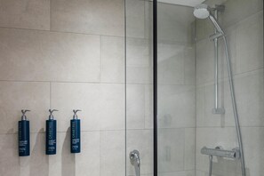 Premium Double Guest Room | Bathroom - Hilton Leeds City Hotel (Leeds)