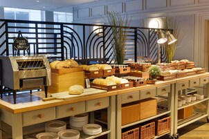 Daily buffet breakfast for a fee