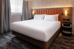 Premium Suite | In-room safe, desk, laptop workspace, blackout curtains