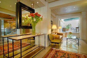 Lobby-Lounge