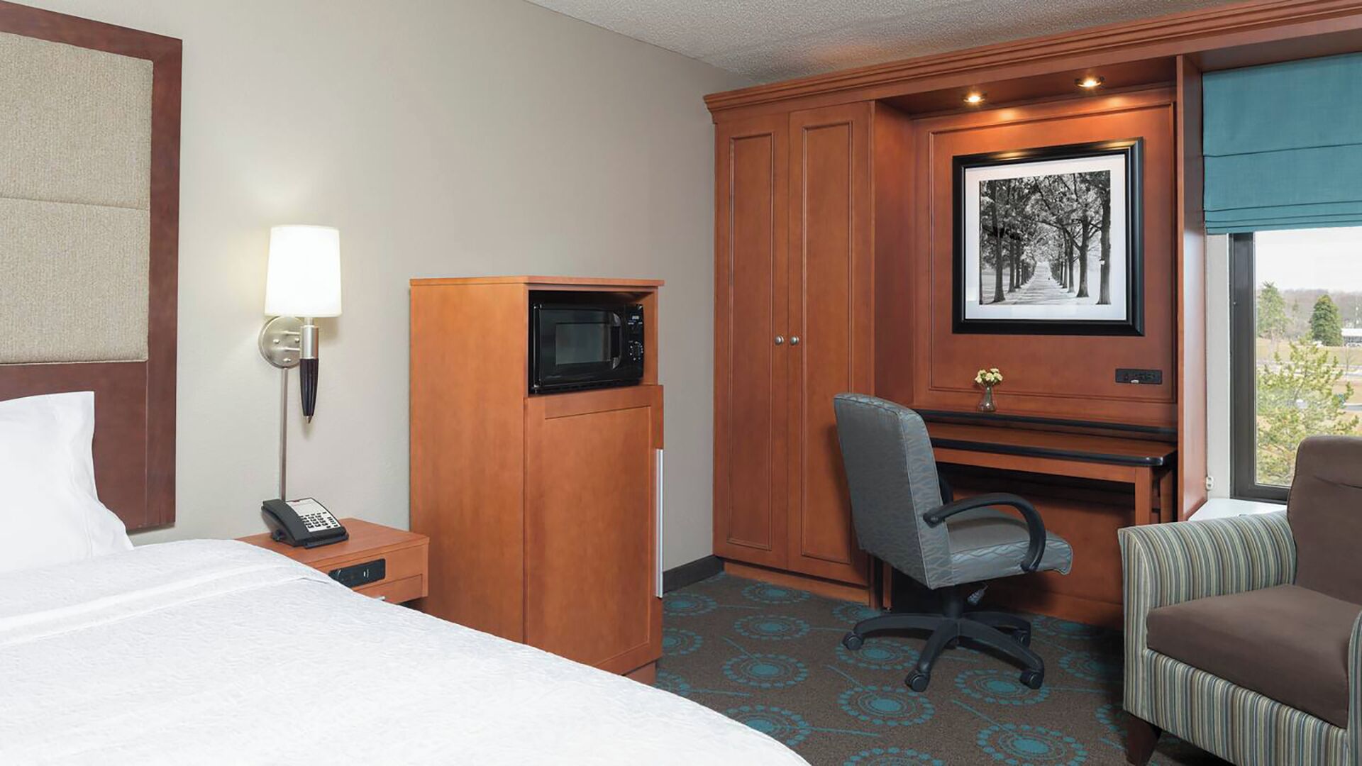 1 bedroom, premium bedding, desk, laptop workspace