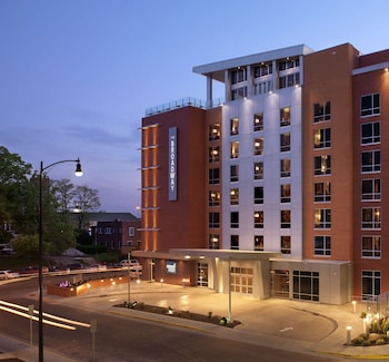 The Broadway Columbia - a DoubleTree by Hilton