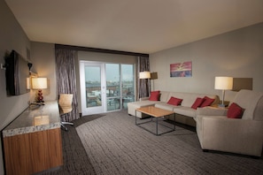 Egyptian cotton sheets, premium bedding, in-room safe, desk