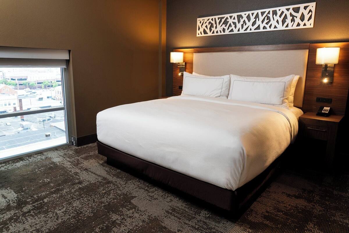 Egyptian cotton sheets, premium bedding, in-room safe, desk