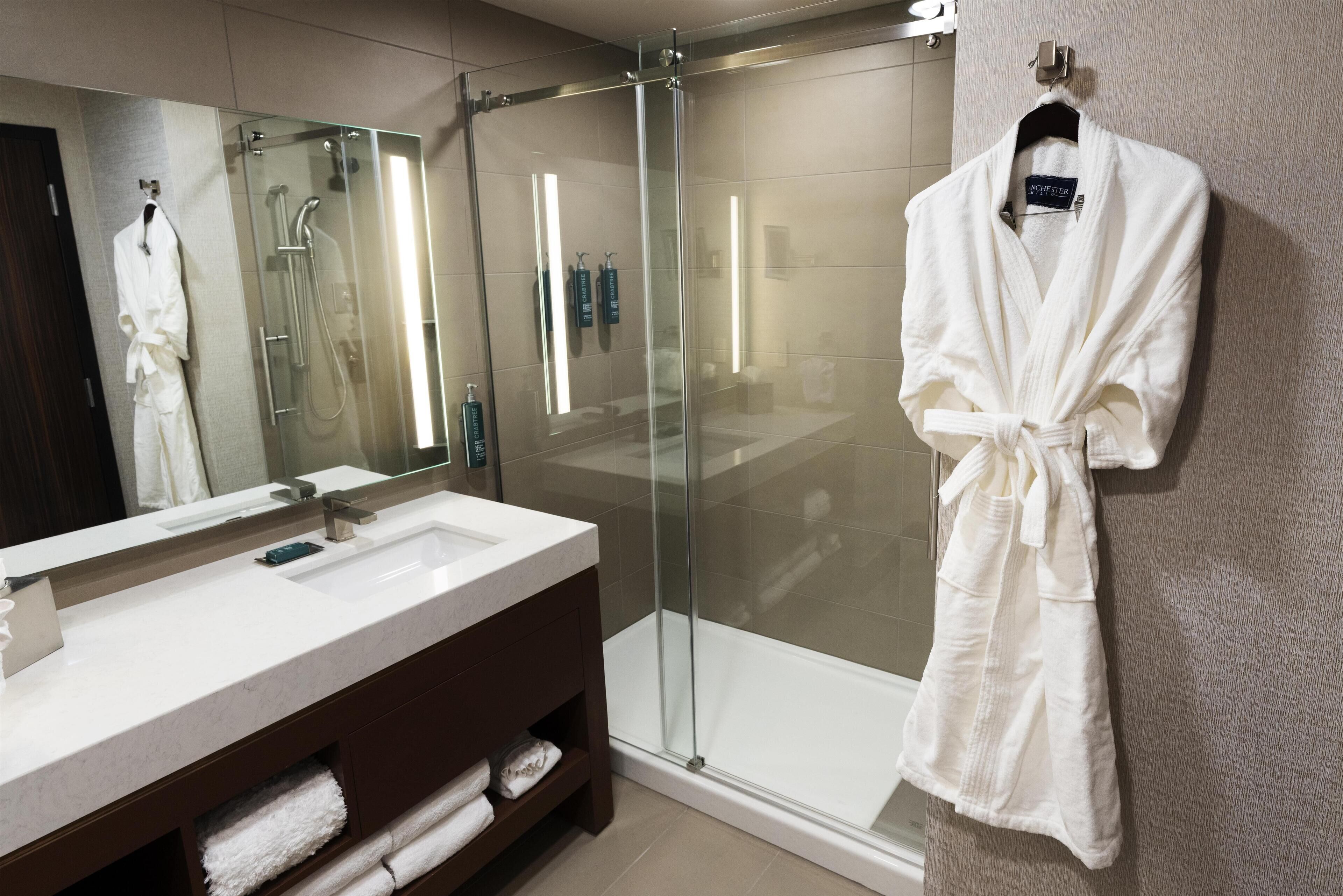 Articles de toilette gratuits, sèche-cheveux, serviettes fournies