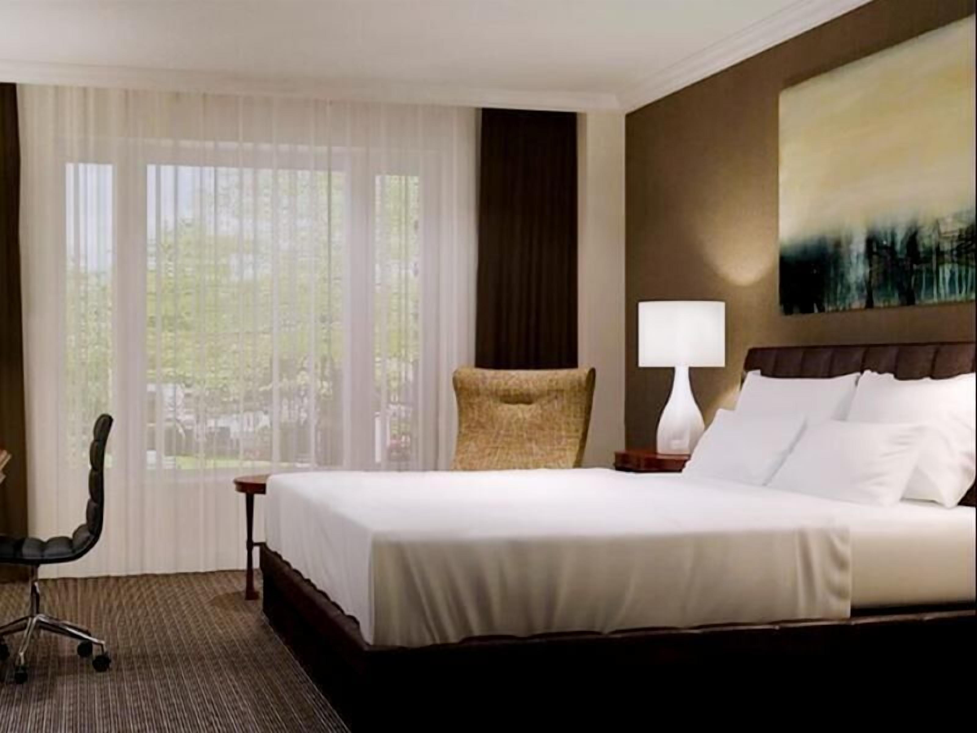 أغطية فراش متميزة وألحفة محشوة بالريش وأسرّة بطبقة علوية مريحة