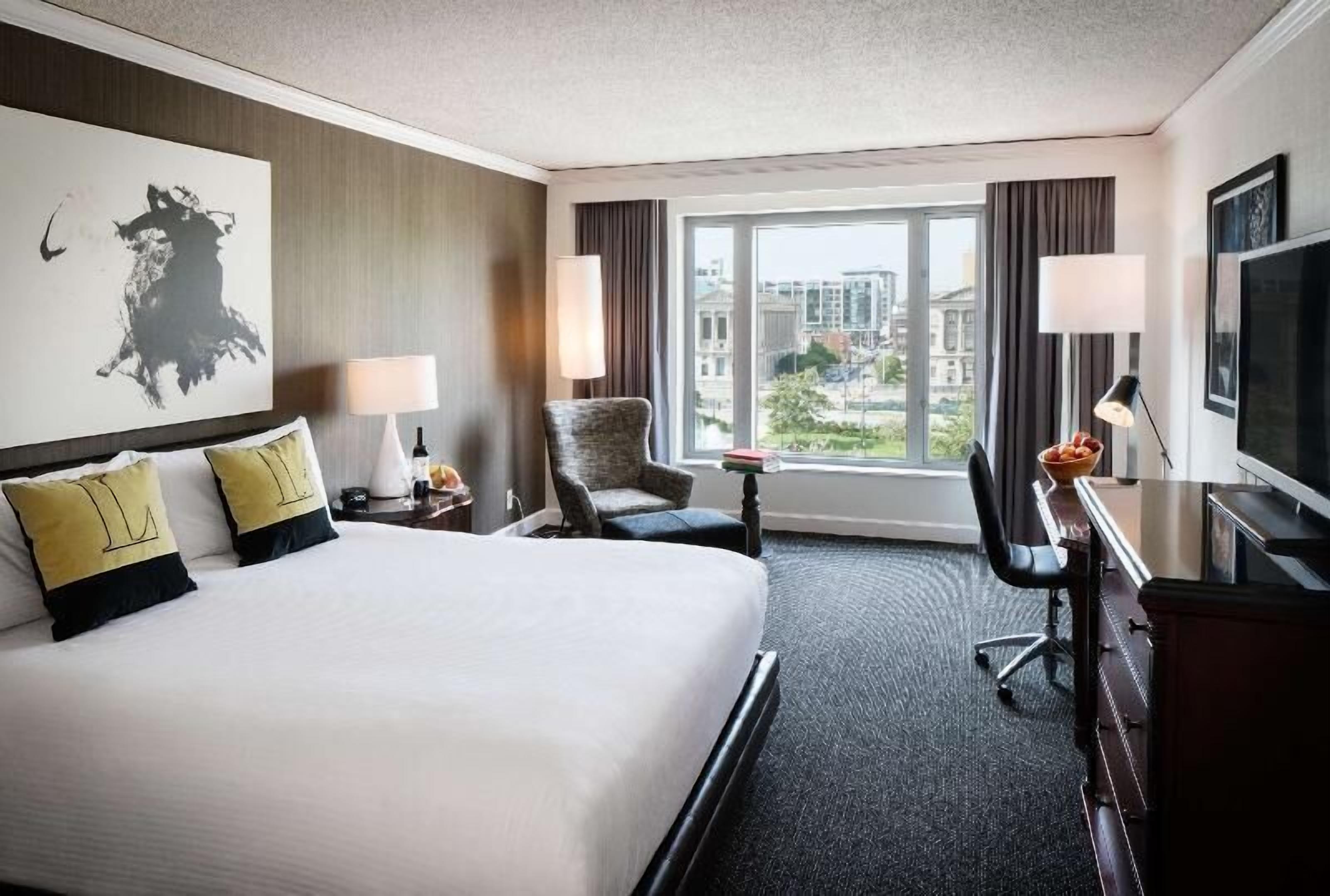أغطية فراش متميزة وأل حفة محشوة بالريش وأسرّة بطبقة علوية مريحة