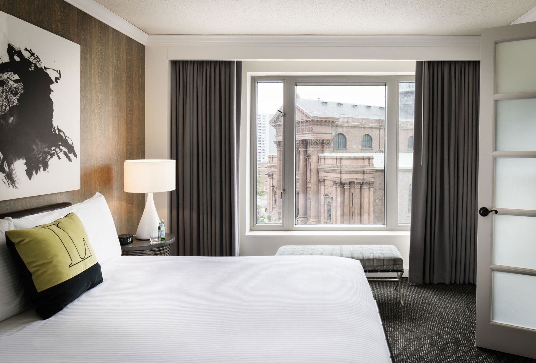 أغطية فراش متميزة وألحفة محشوة بالريش وأسرّة بطبقة علوية مريحة