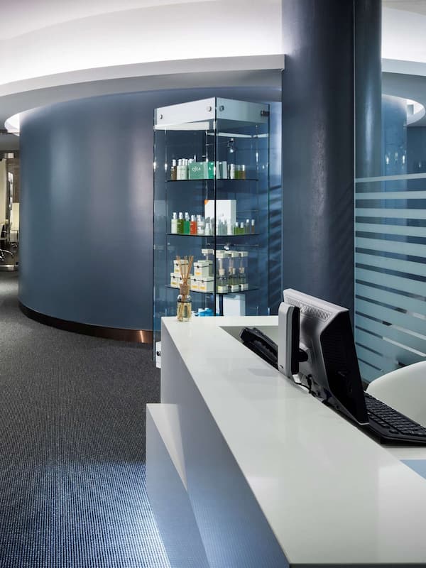 Couples treatment rooms, body treatments, hot stone massages