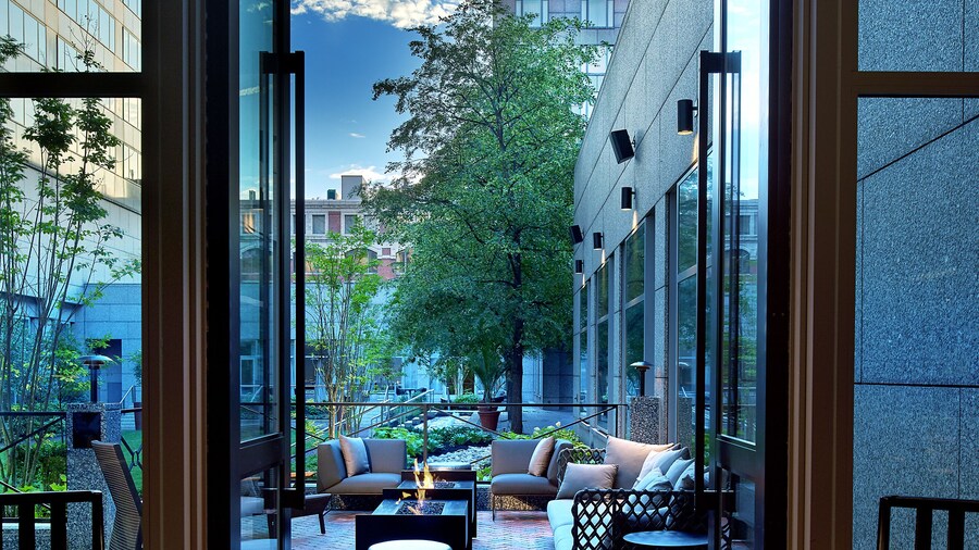 The Logan Philadelphia, Curio Collection by Hilton
