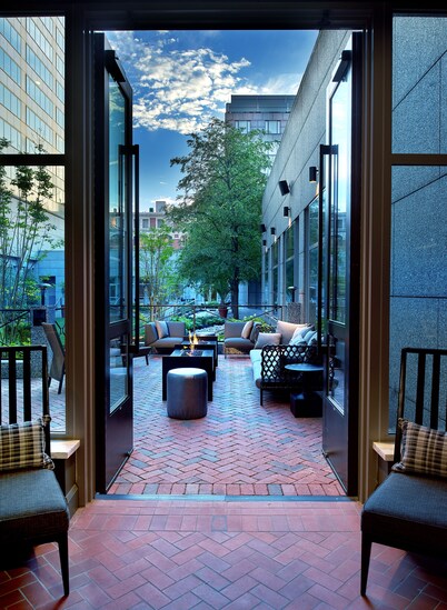 The Logan Philadelphia, Curio Collection by Hilton